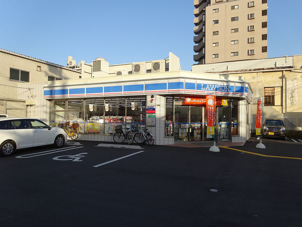 ローソン（関⽬４丁⽬店）の店舗外観