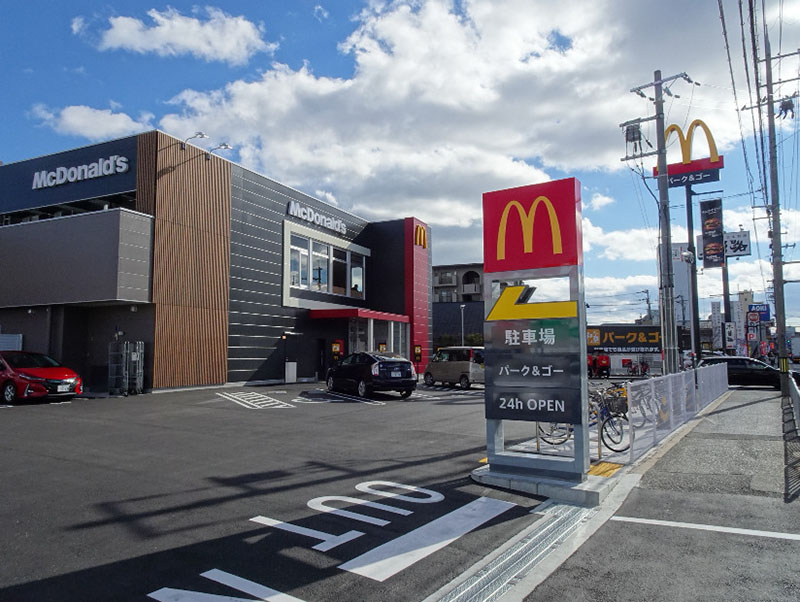 マクドナルド（茨⽊春⽇店）の店舗外観